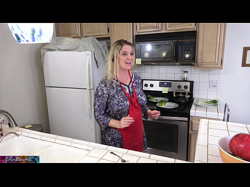 ❤️ Matrigna che lo munge in cucina prima del suo appuntamento ❌ Video di sessoal it.pornmega-com.ru ❤️