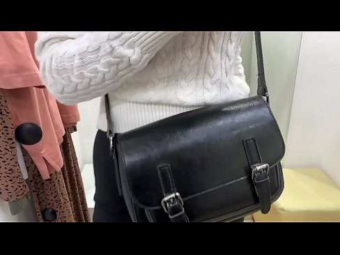 ❤️ Masturbazione pubblica della giovane cagna FeralBerry con un dildo nel camerino ❌ Video di sessoal it.pornmega-com.ru ❤️