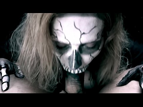 ❤️ Ragazza demone che succhia il cazzo con la sua bocca nera e ingoia lo sperma ❌ Video di sessoal it.pornmega-com.ru ❤️